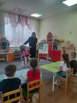 "Пристегни тех, кто дорог!" "Пристегни тех, кто дорог!".