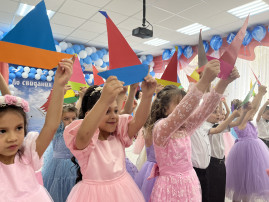 В добрый путь, выпускники! В добрый путь, выпускники!.